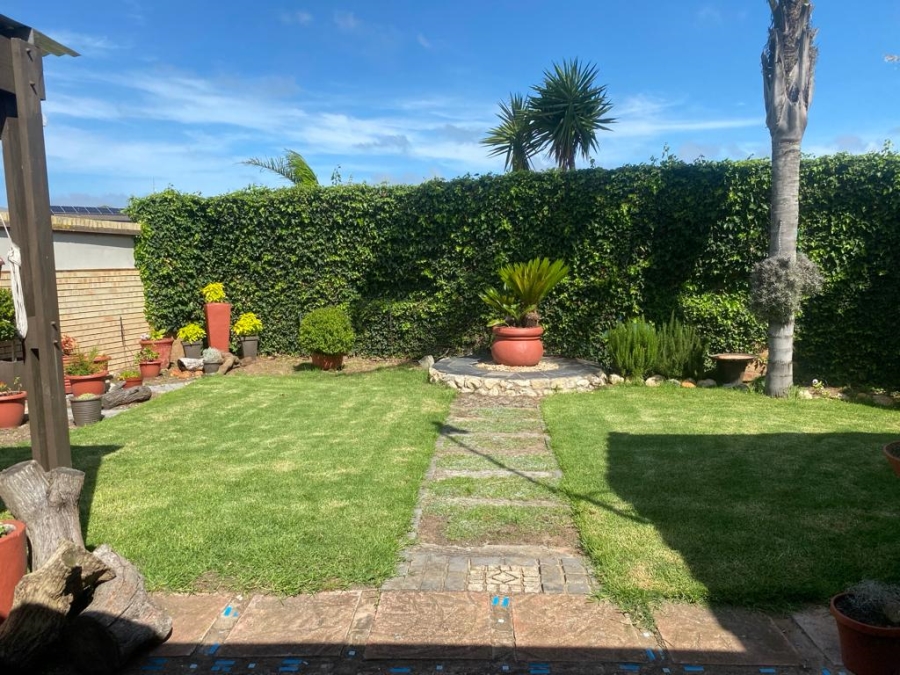 3 Bedroom Property for Sale in Stilbaai Wes Western Cape